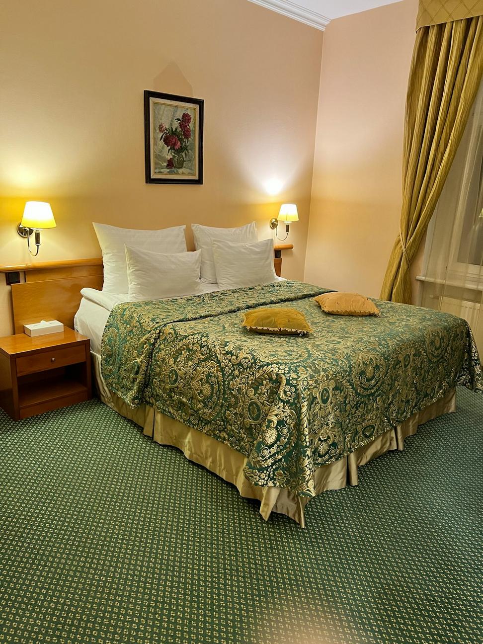 Standard Queen Room